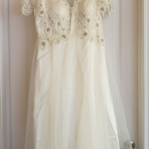 Wedding Dress - Picture 6 of 7